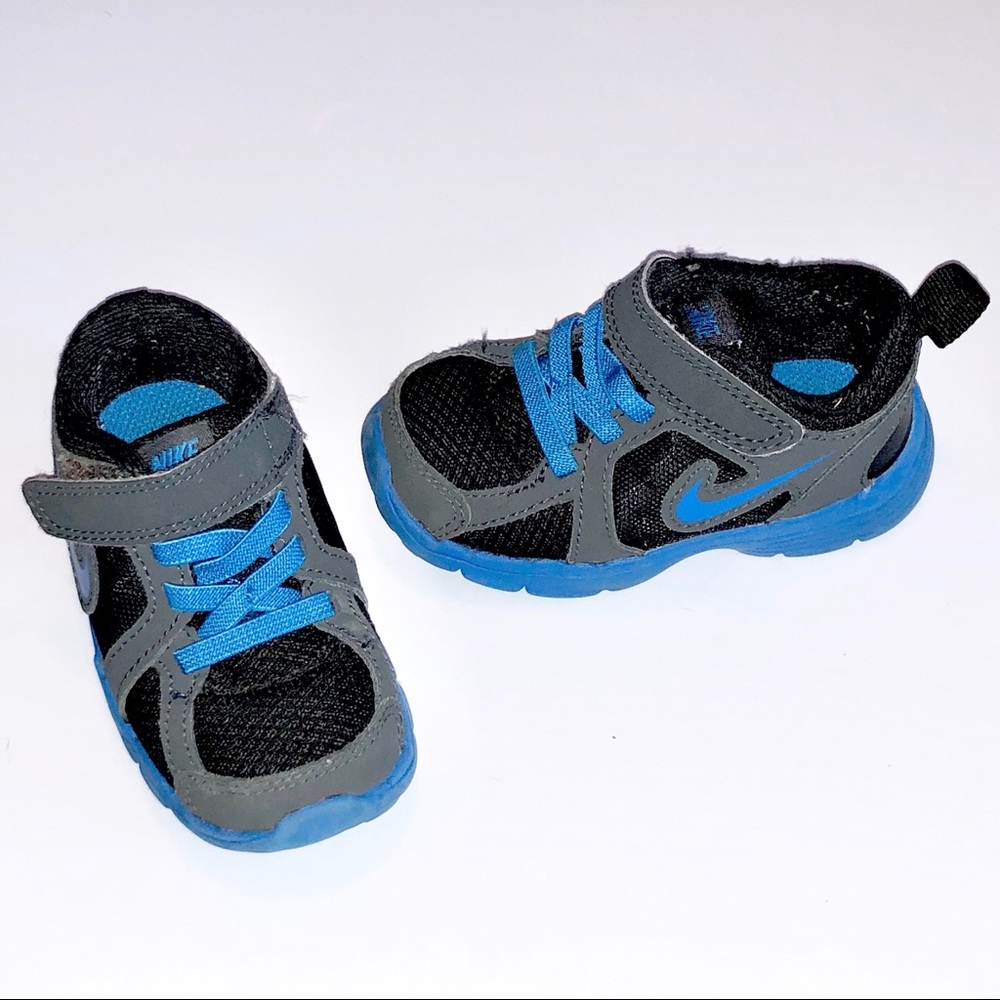 Nike tennis shoes 5c toddler in awesome condition